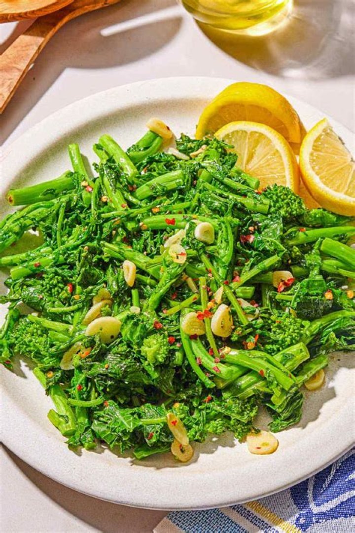 Can you eat the leaves on broccoli rabe