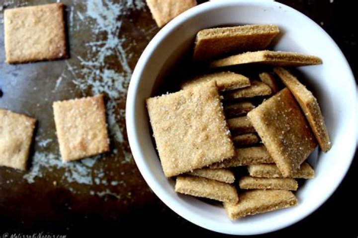 How do you keep homemade crackers fresh?