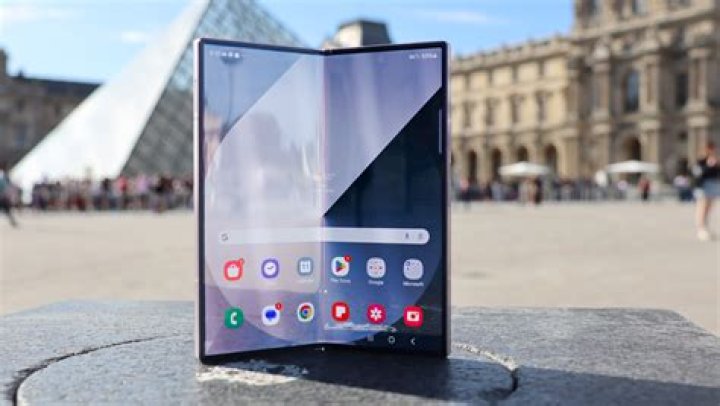 Is the Samsung Galaxy 3 a smartphone?