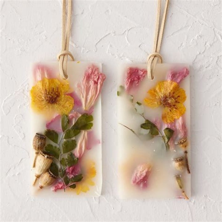 What can you do with dried flowers?